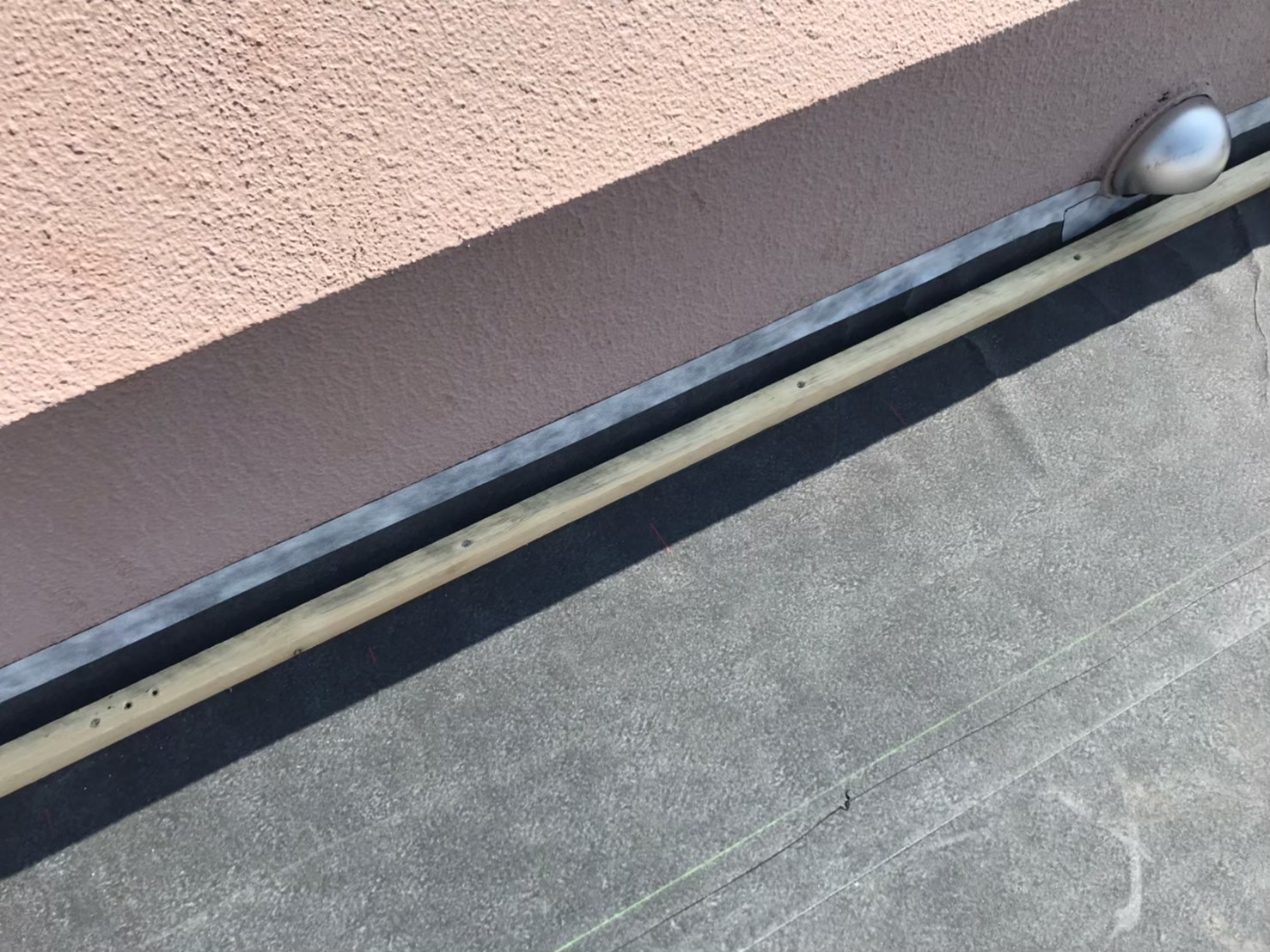 マンションの庇から雨漏り防水工事